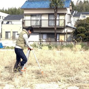 敷地調査へ